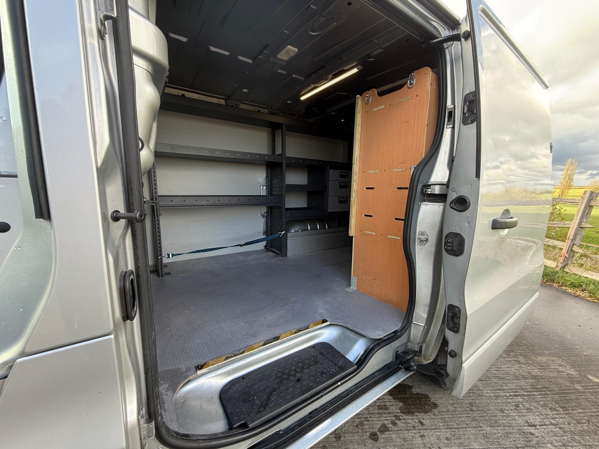 Vauxhall Vivaro 1.6 CDTi 2900 BiTurbo Sportive L1 H1 Euro 6 (s/s) 5dr — photo 93 of 98